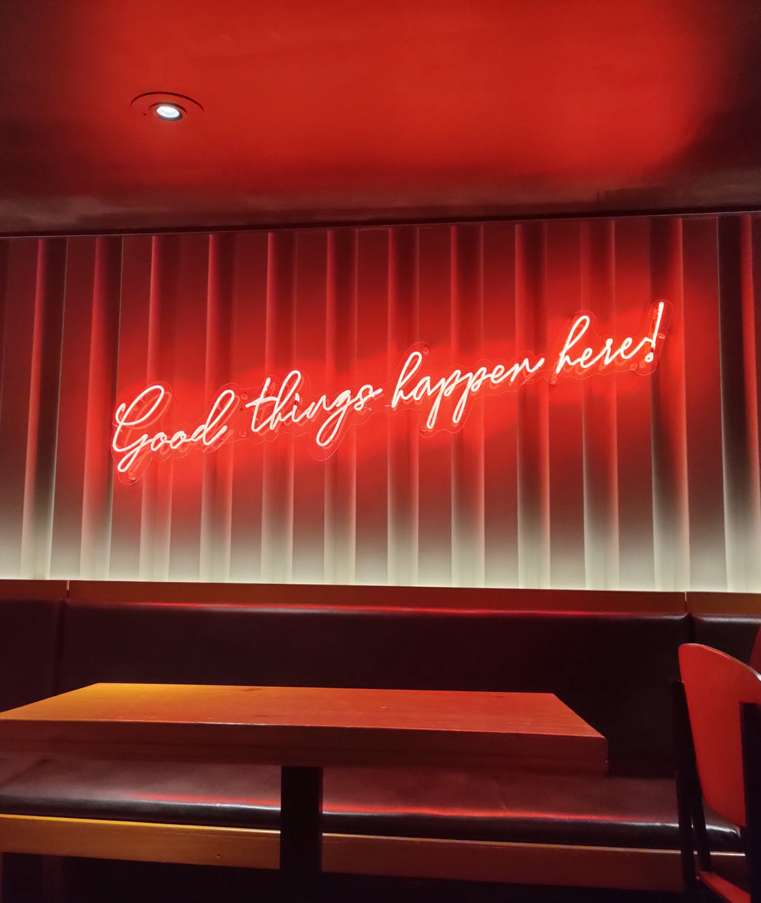 How Custom Neon Signs Became a Gen Z Status Symbol (and Why It Works)